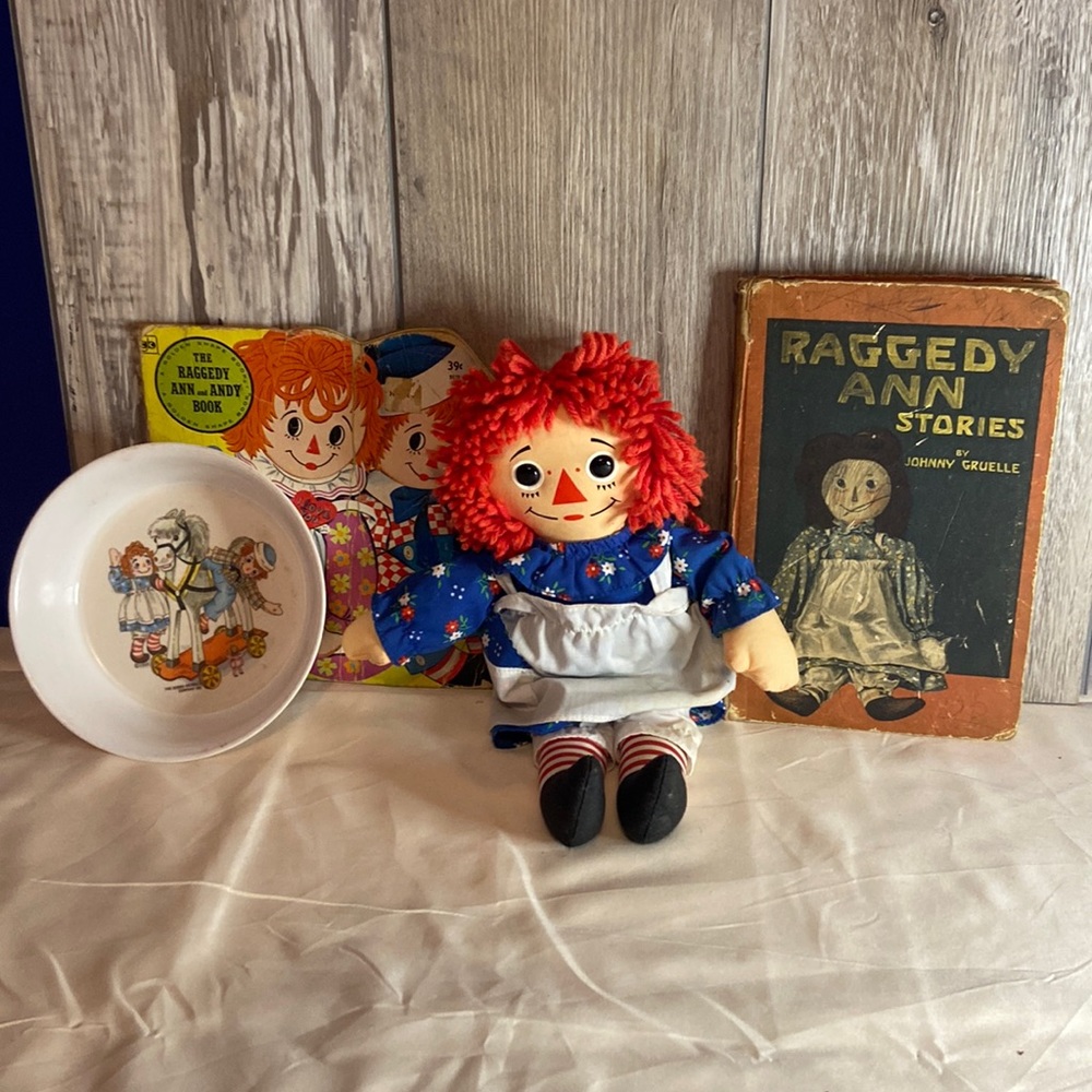 Raggedy Ann and Andy 1969 bowl and  books